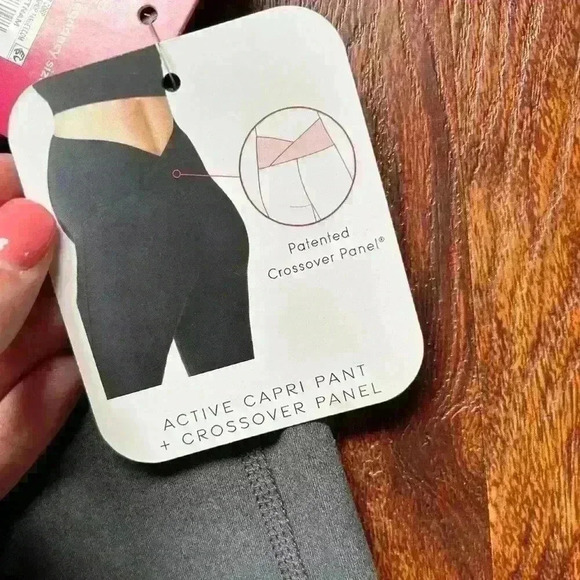 NWT Isabel Maternity Active Capri Pant + Crossover Panel Size XS - Picture 3 of 7